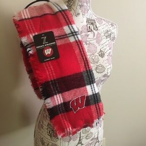 WI Badgers Blanket Scarf